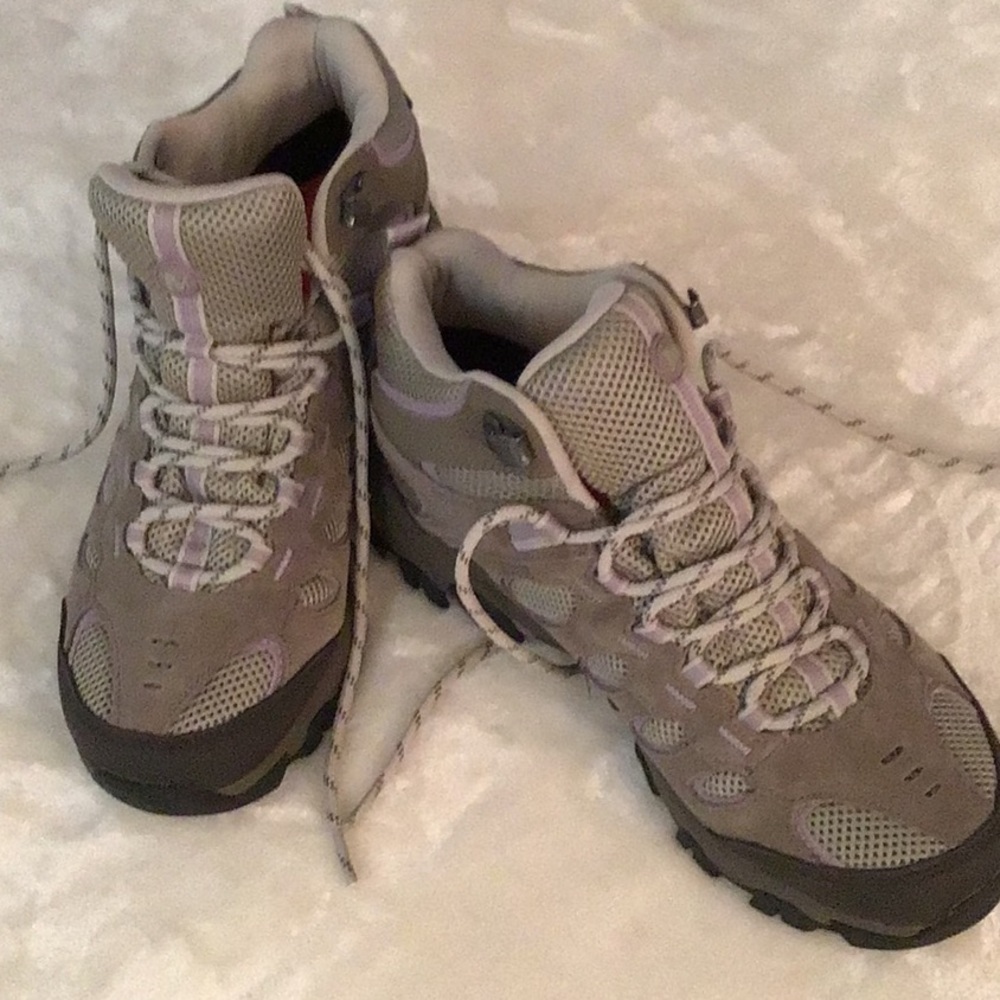 🤑 SALE!  NWOTWomen’s Merrell Rugged Waterproof Hiking Boots Sz 7 1/2